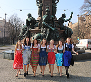 Die Finalistinnen des Castings zur Bayerischen Bierkönigin 2015 Marlene Speck, Isabella Wagner, Stephanie Kleesattel, Theresa Priller, Katharina Walter, Julie Decher, Jennifer Rausch (©Foto: Ingrid Grossmann)